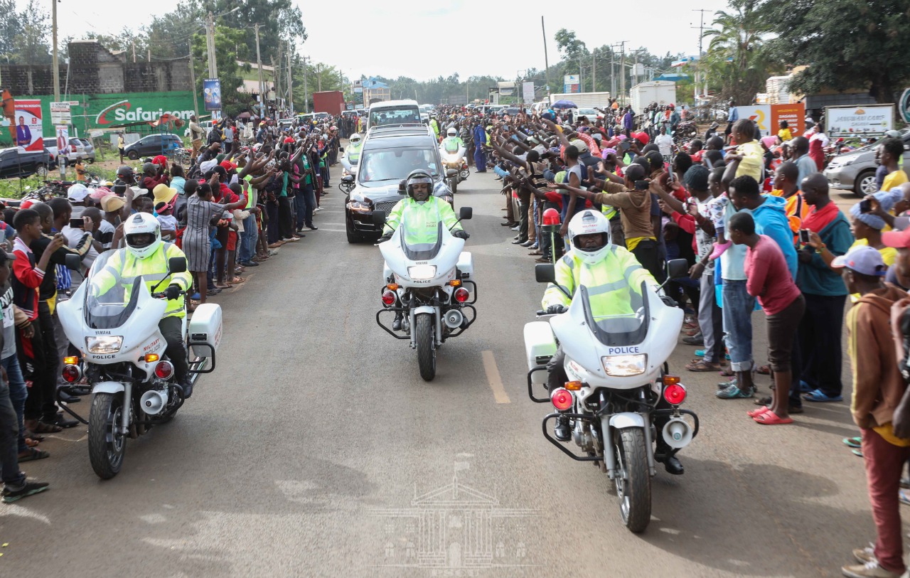 Pictures: Mwai Kibaki's Cortège Through Central Kenya Towns To Othaya ...